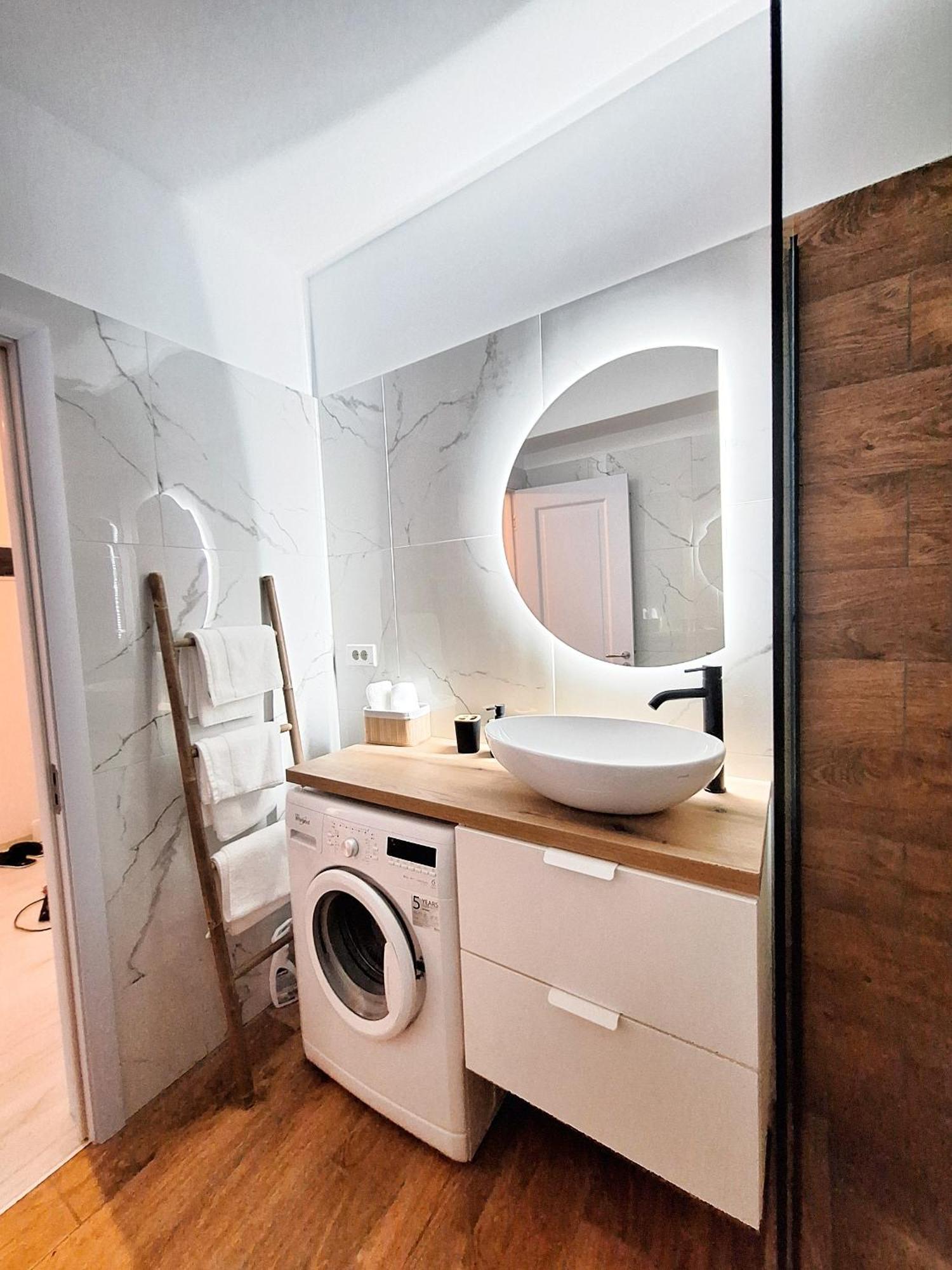 Near Airport & Therme Wellness Apartment *